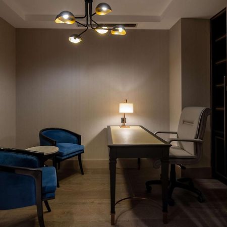 Hilton Mall Of イスタンブール エクステリア 写真 The interior of the office of the President of the University of Novi Sad