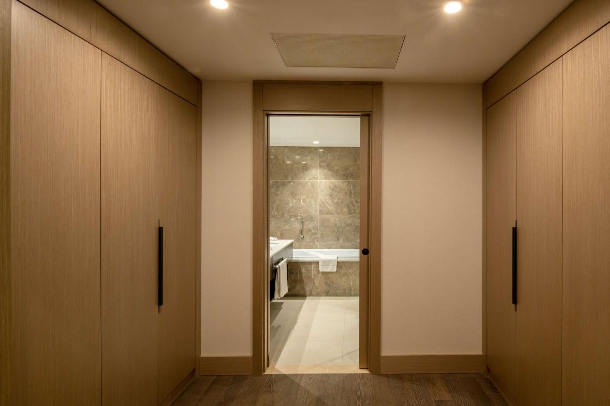 Hilton Mall Of イスタンブール エクステリア 写真 A walk-in closet